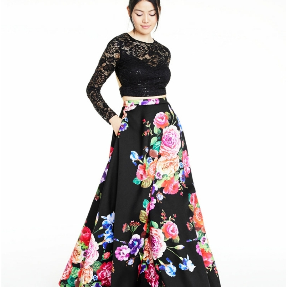 B Darlin Juniors' 2-Pc. Lace & Floral-Print Gown